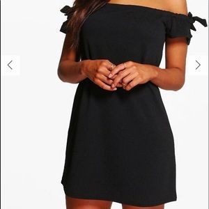 NWT Boohoo black shift dress